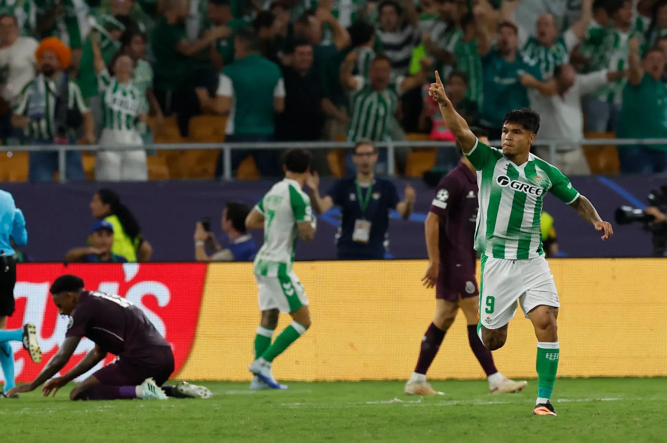 Dragão perde em Sevilha num 'show de reviravoltas'